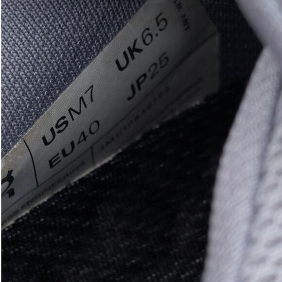 On The Roger Advantage Men's Running Sneaker Shoes White Fossil Size US7 EU40 - Picture 7 of 13